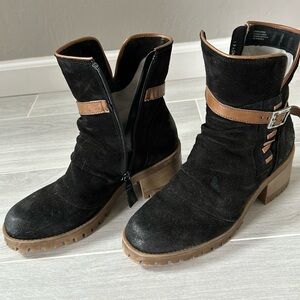 Black boots size 10